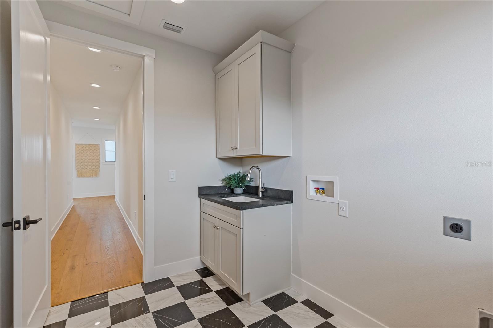 SUN PLAZA ISLES - Residential