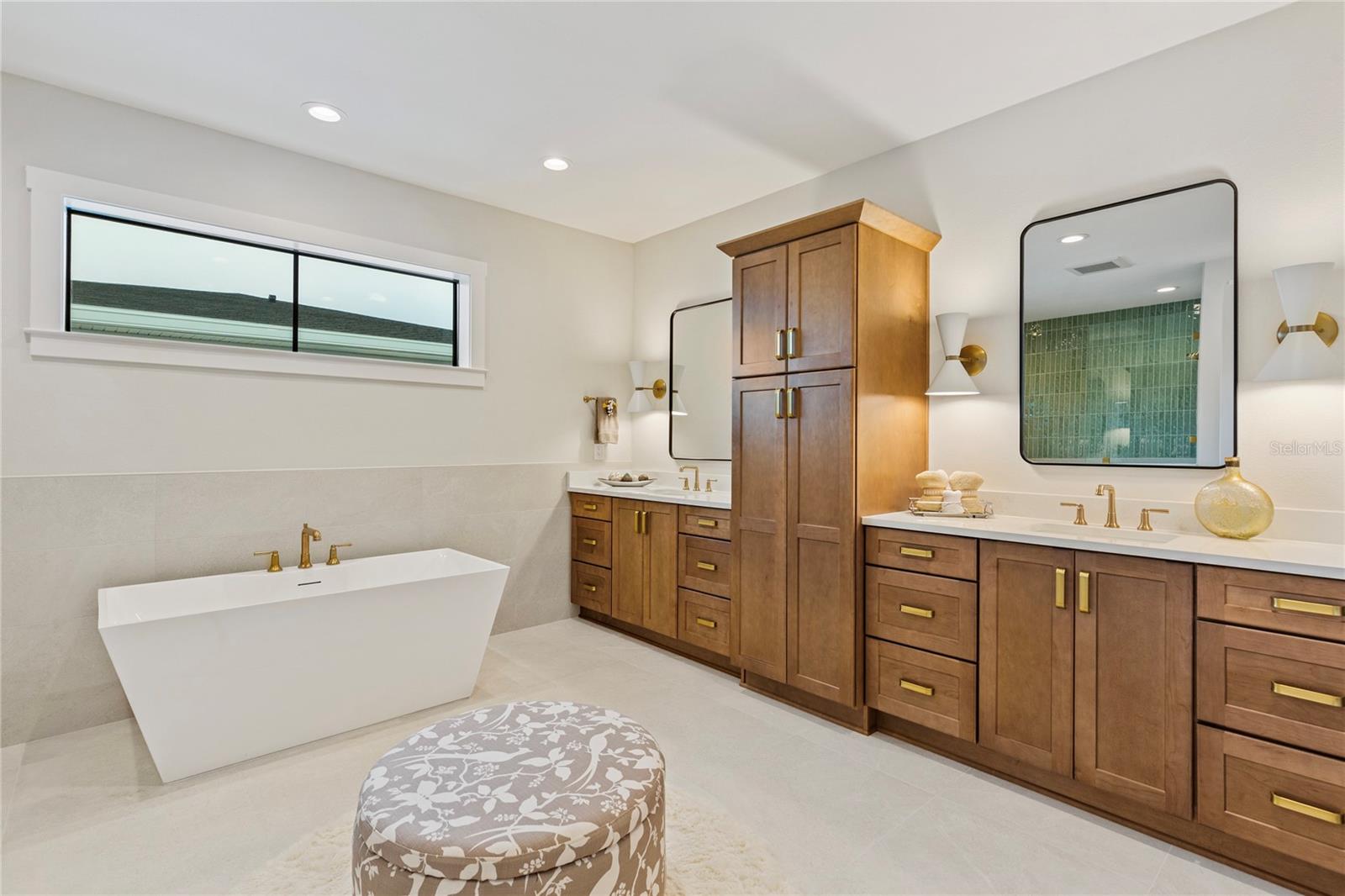 SUN PLAZA ISLES - Residential