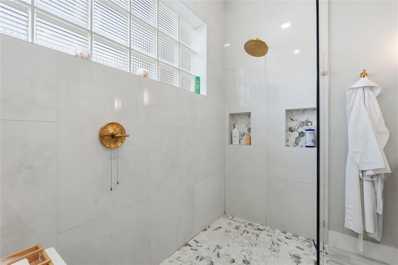 ARBOR LAKES B - Residential