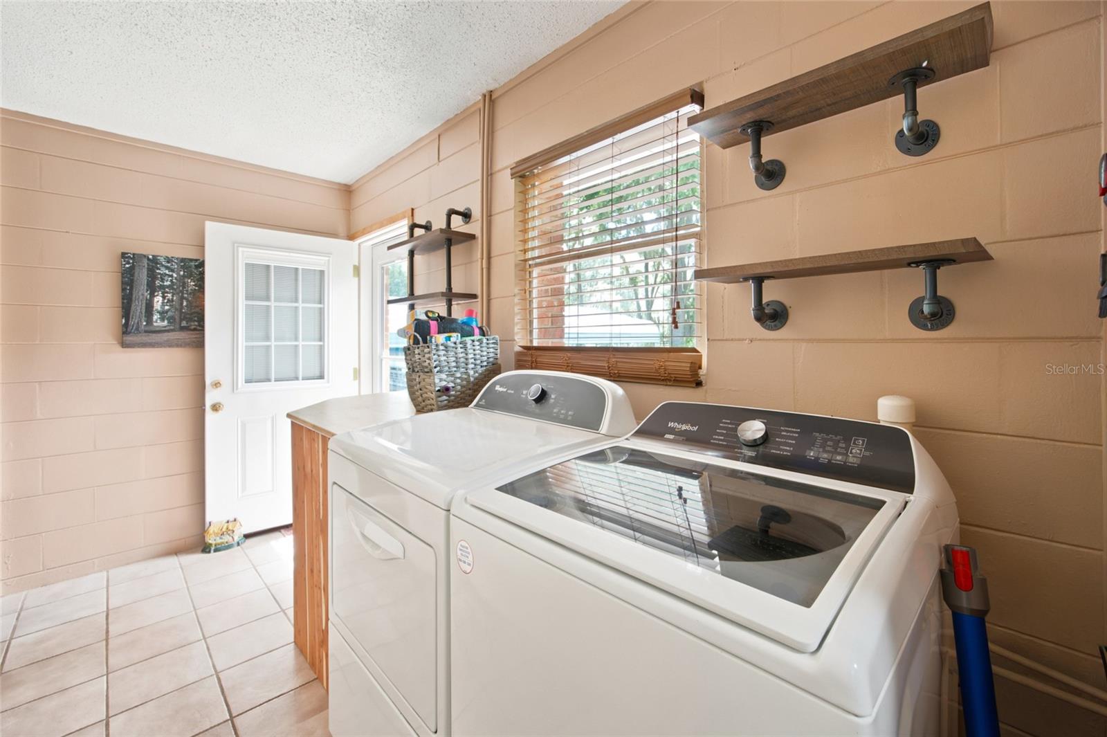 LEE ACRES - Residential