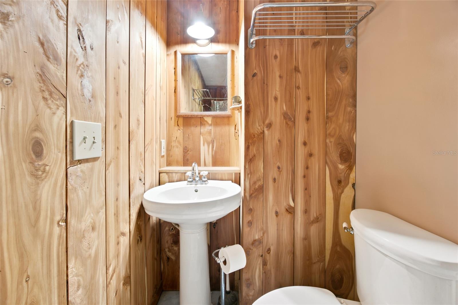 LEE ACRES - Residential