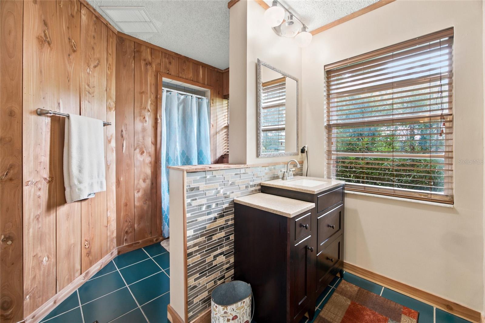 LEE ACRES - Residential