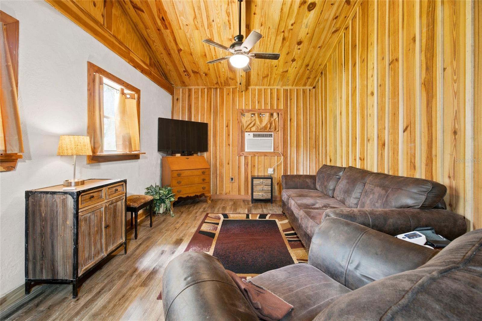 LEE ACRES - Residential