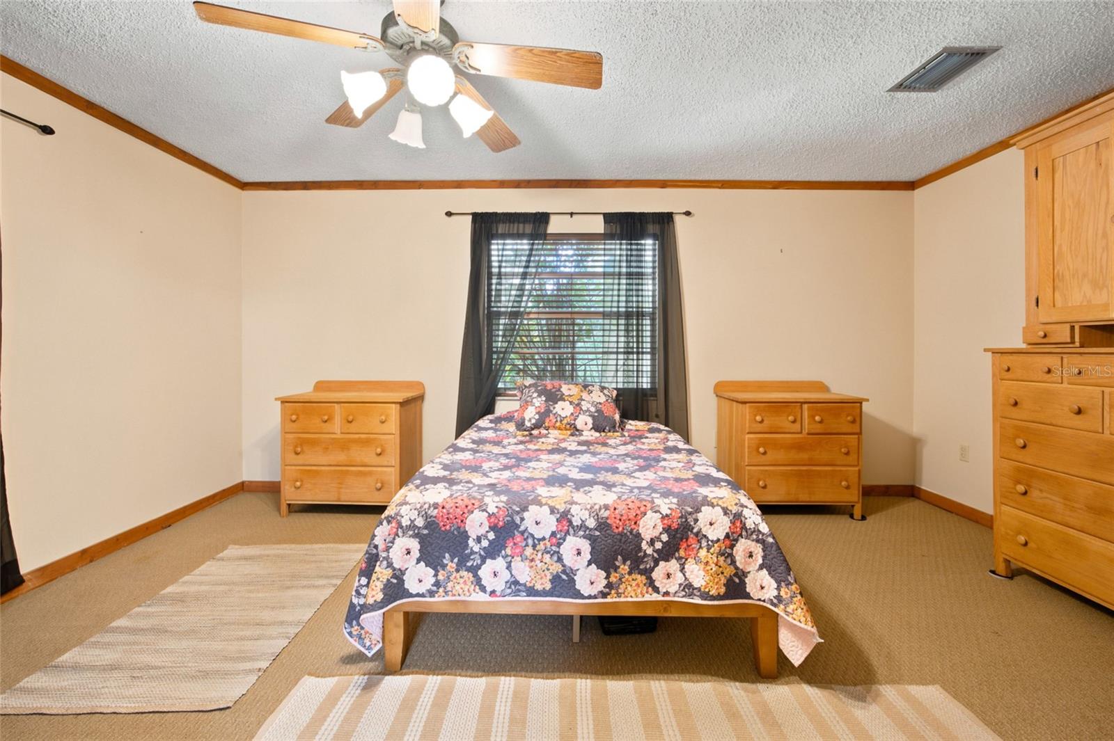 LEE ACRES - Residential