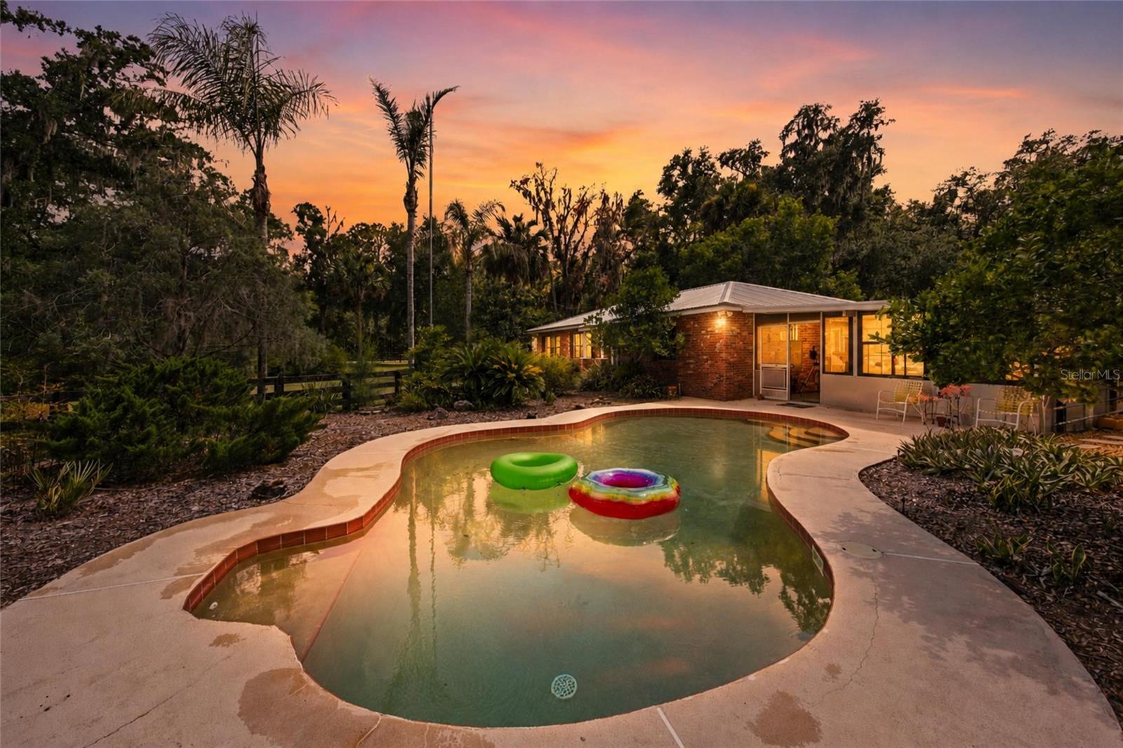 LEE ACRES - Residential