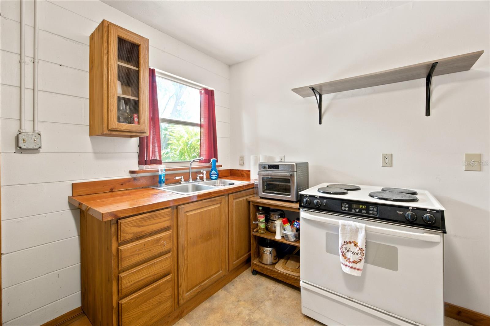 LEE ACRES - Residential