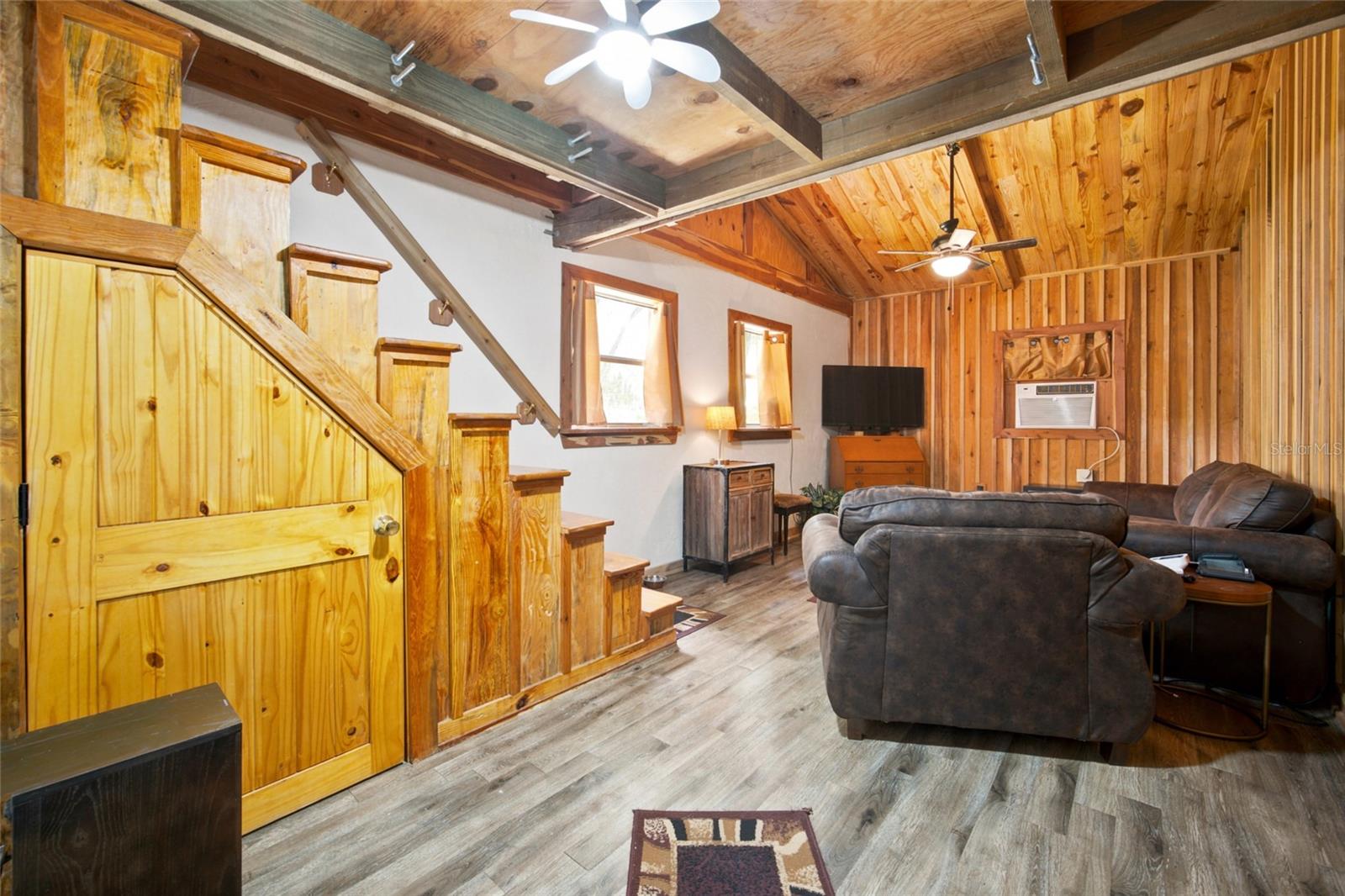 LEE ACRES - Residential