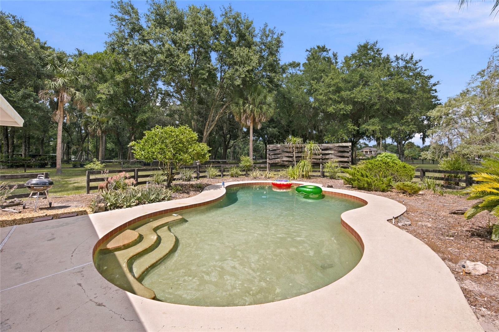 LEE ACRES - Residential