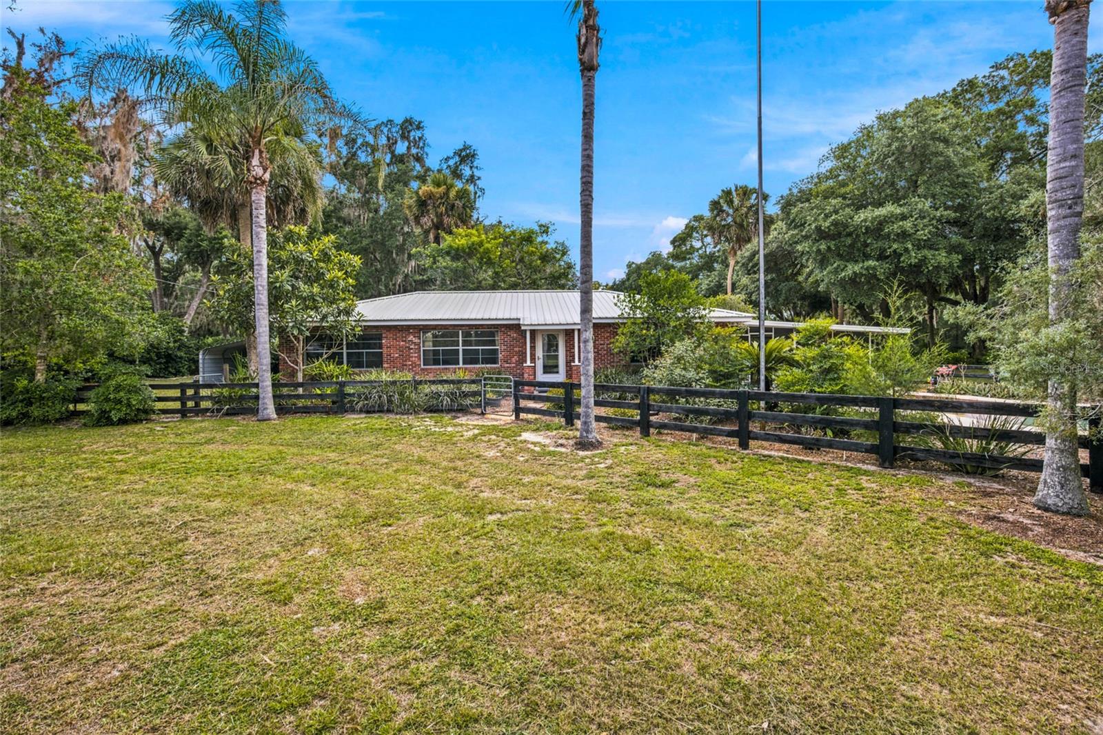 LEE ACRES - Residential