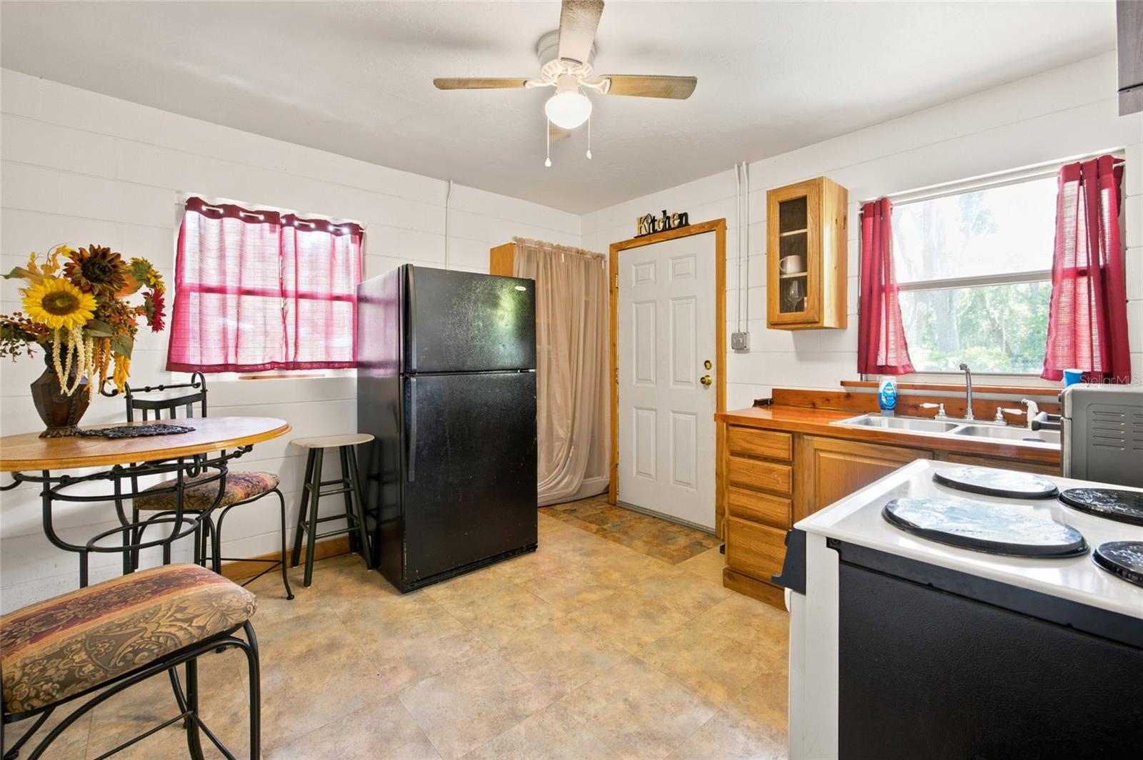 LEE ACRES - Residential
