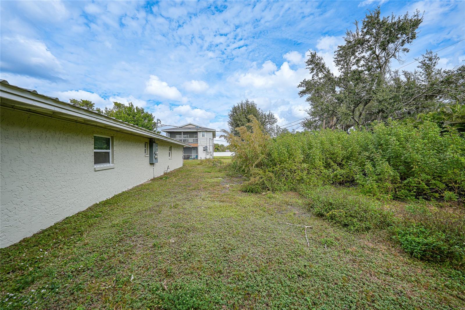 AQUI ESTATE UNIT 01 - Residential Income