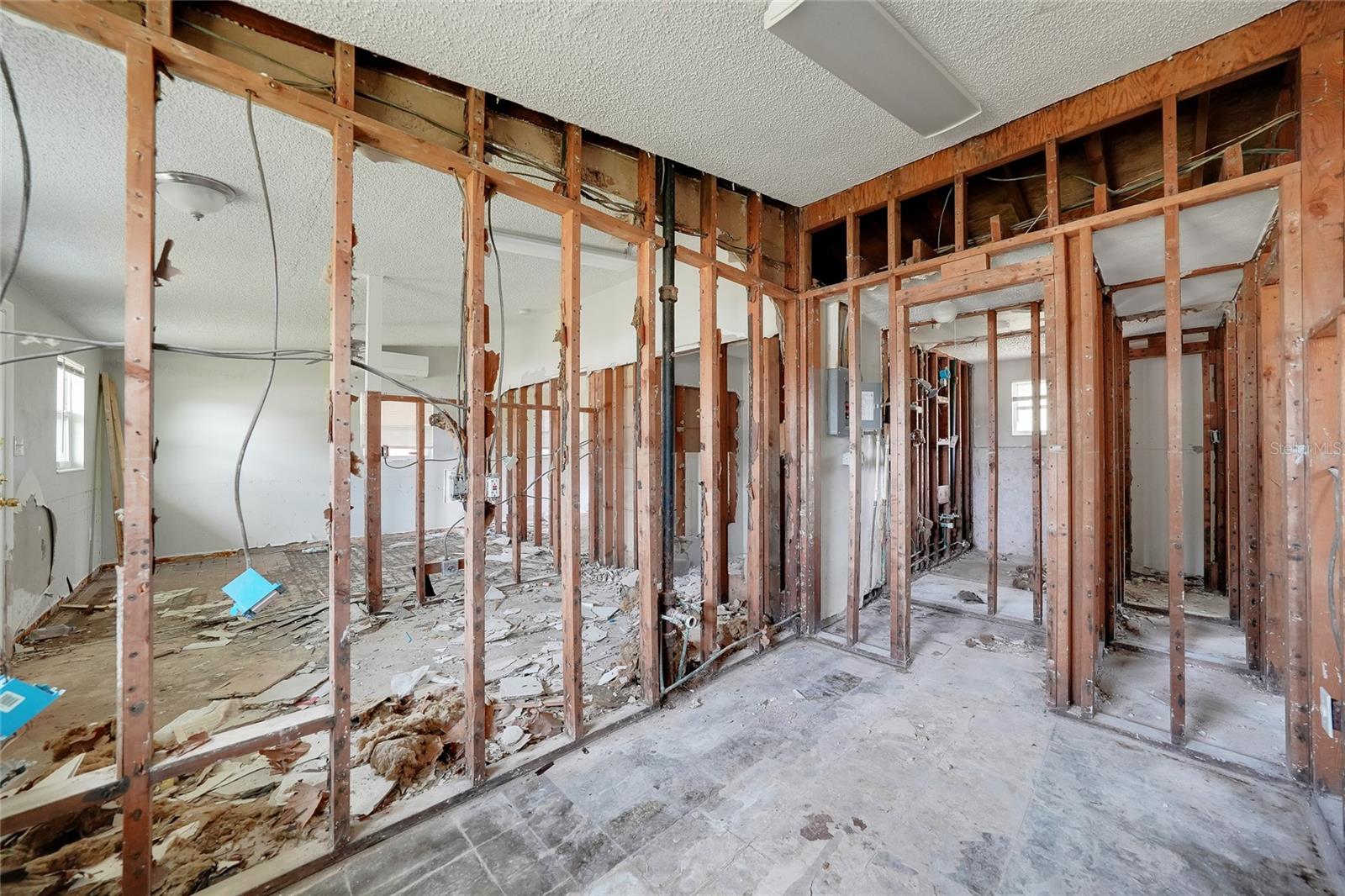 AQUI ESTATE UNIT 01 - Residential Income