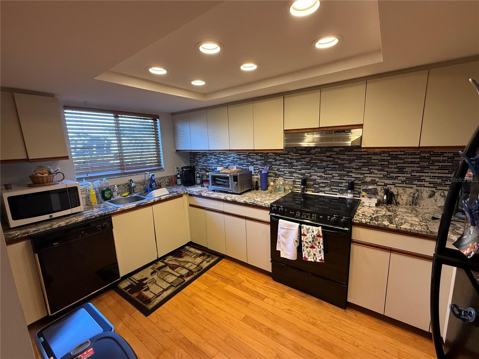 SAYBROOK MANOR - Residential