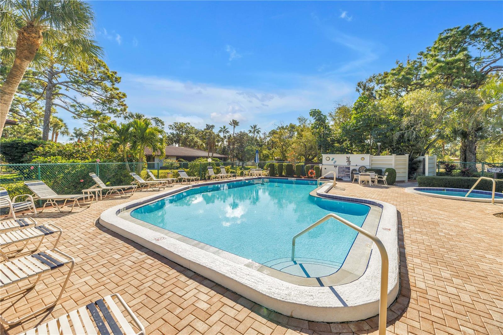 VALENCIA GARDEN - Residential