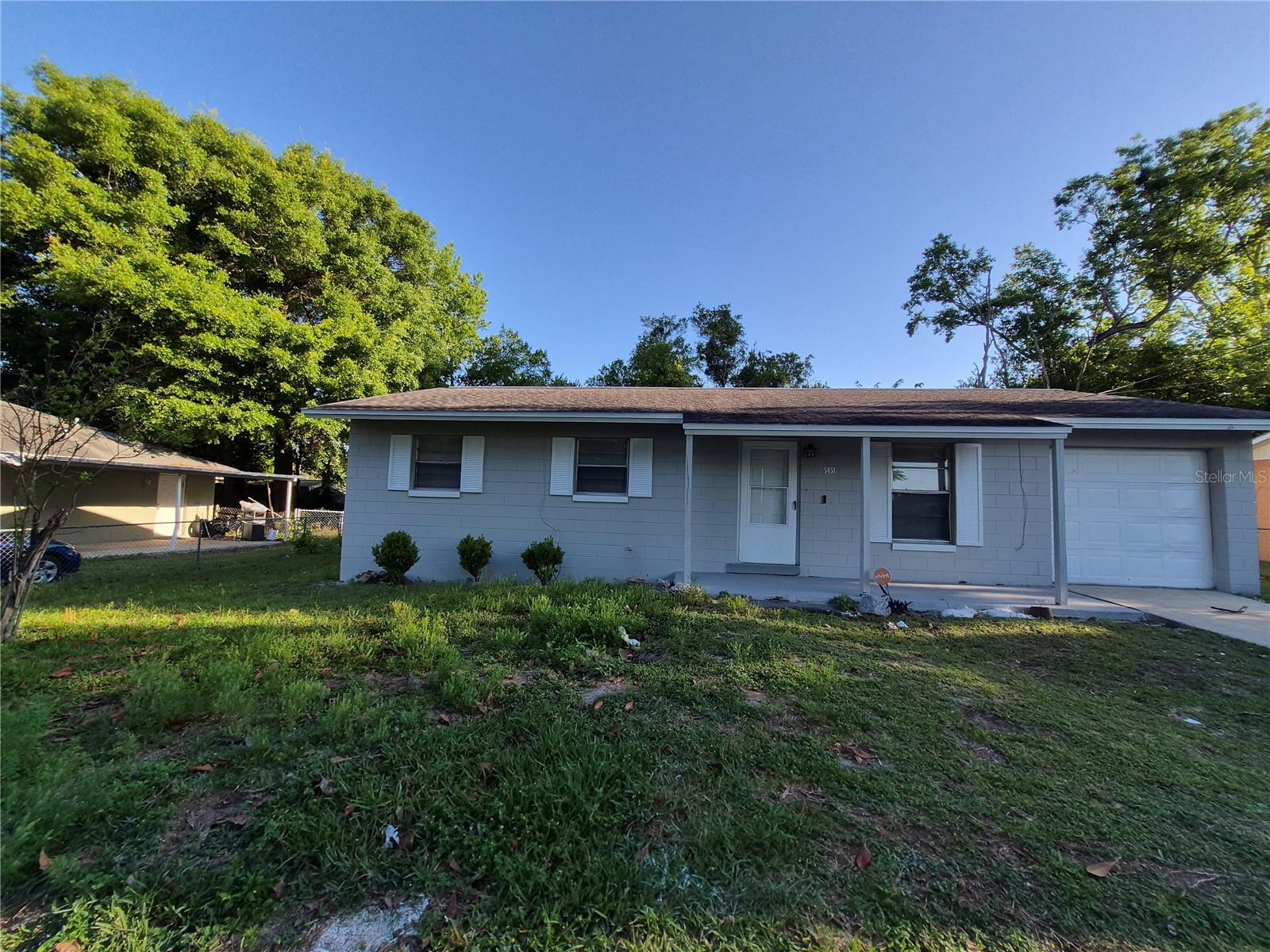 CUTE 3/2 HOME IN OCALA, FL W/1 CAR GARAGE.  TILE THROUGHOUT. SPACIOUS BACKYD, 2 CAR GARAGE. TENANT RESPONSIBLE FOR ALL UTILITIES AND MAINTAINING LAWN/LANDSCAPE. CREDIT&BG REQUIRED. PET FRIENDLY, LIMIT 2 MED-SIZE W/NON-REFUNDABLE PET FEE. CO.HOUSING VOUCHER WELCOME. MONTHLY INCOME MUST EQUAL 2XS THE RENT RATE. RAPID OWNER APPROVAL IF ALL REQUIRED DOCUMENTS ARE IN ORDER. EASY TO SHOW. RENT READY BY 7/25 OR SOONER. MORE PICS COMING SOON.