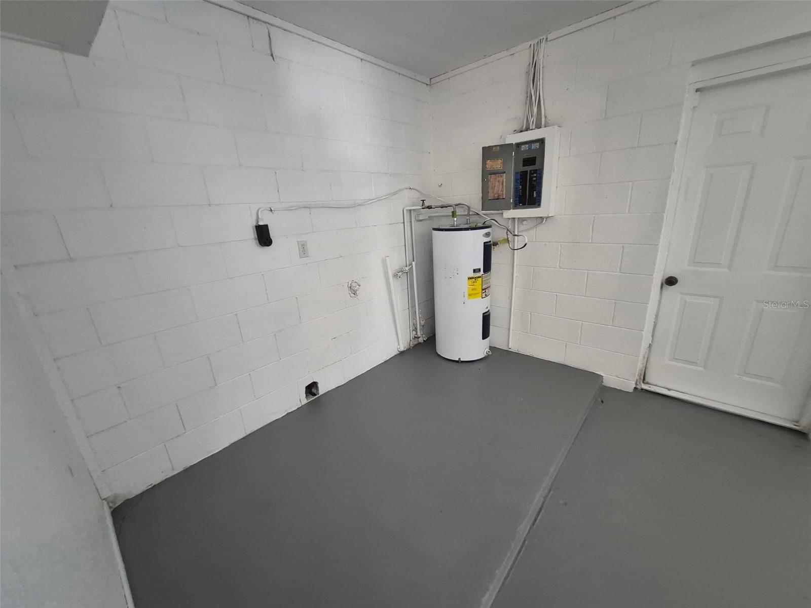 OCALA RDG UN 06 - Residential Lease