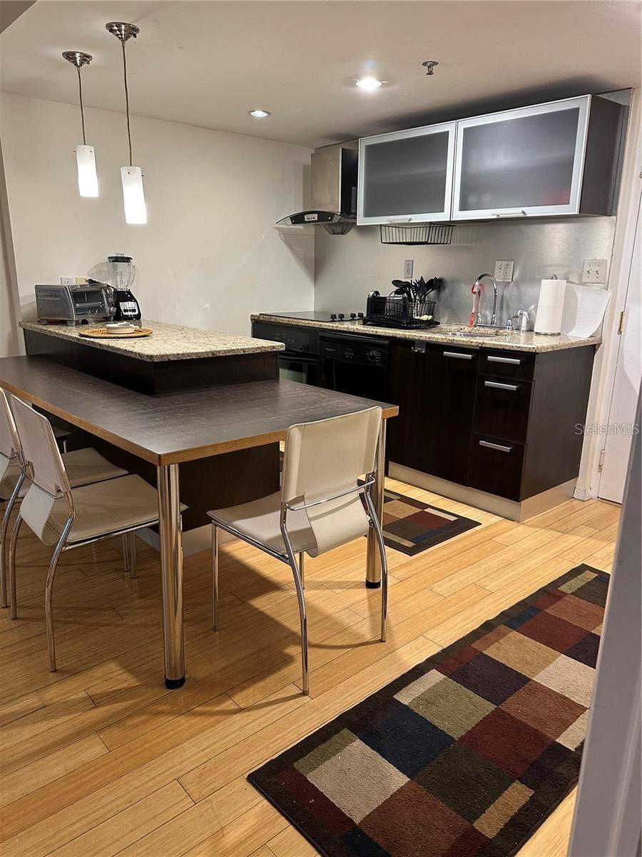 LAKESIDE CROSSING CONDO - Residential