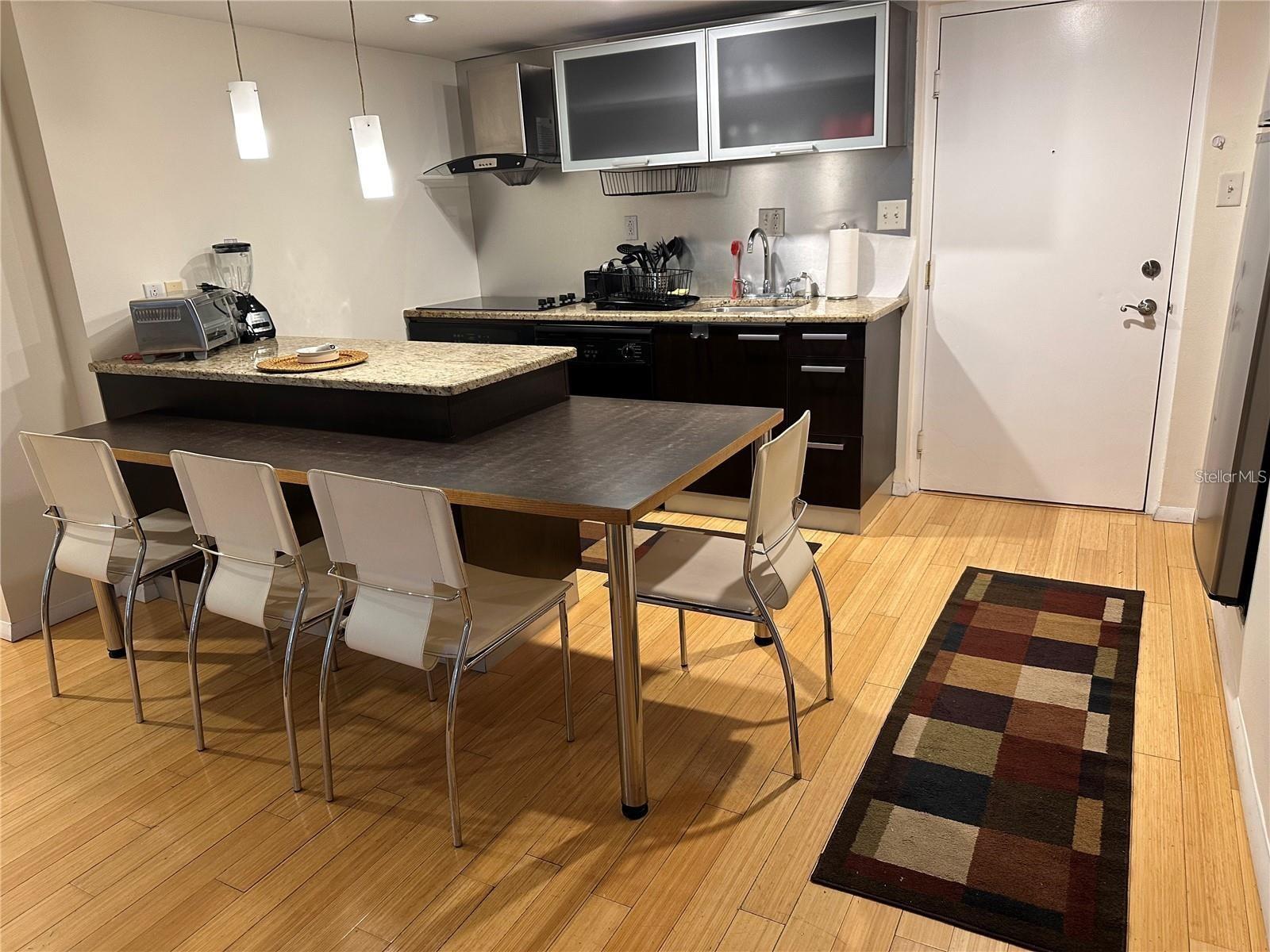 LAKESIDE CROSSING CONDO - Residential