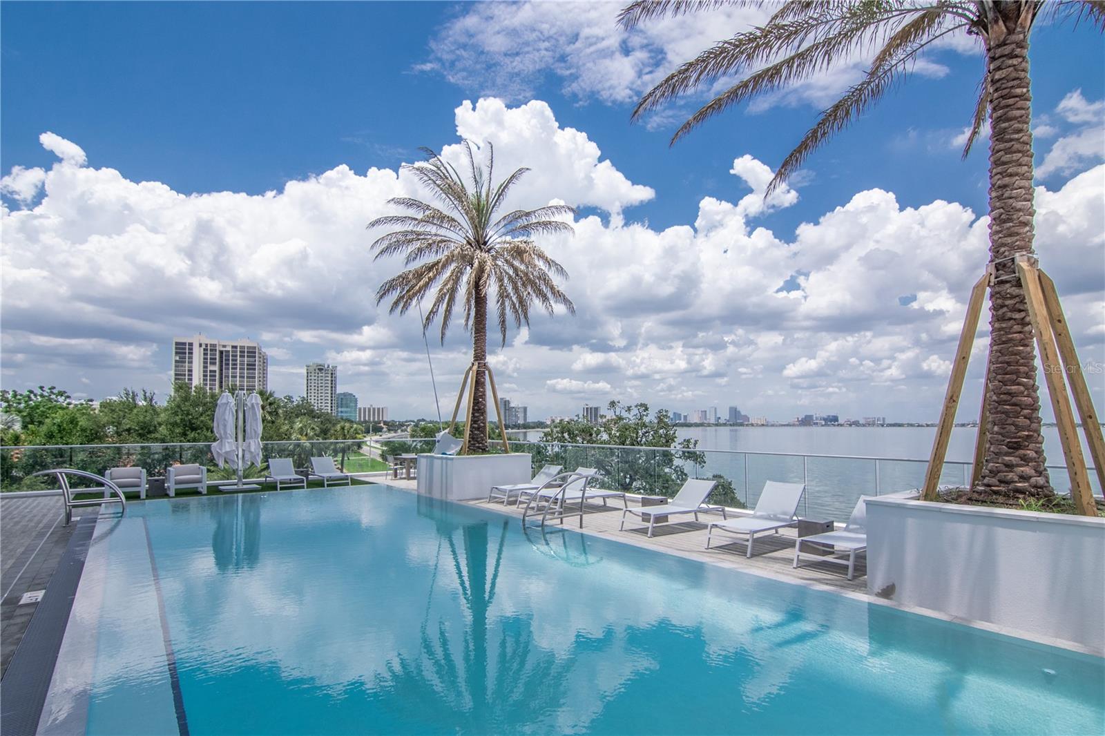VIRAGE BAYSHORE - Residential