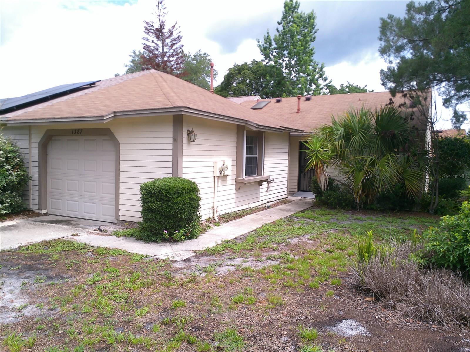 HUD CASE #094-539452  (IN)  2/2 SPLIT PLAN TOWNHOME WITH SCREEN PORCH AND 1 CAR GARAGE. TILE FLOORS-INSIDE LAUNDRY.  COMMUNITY POOL AND TENNIS COURTS.