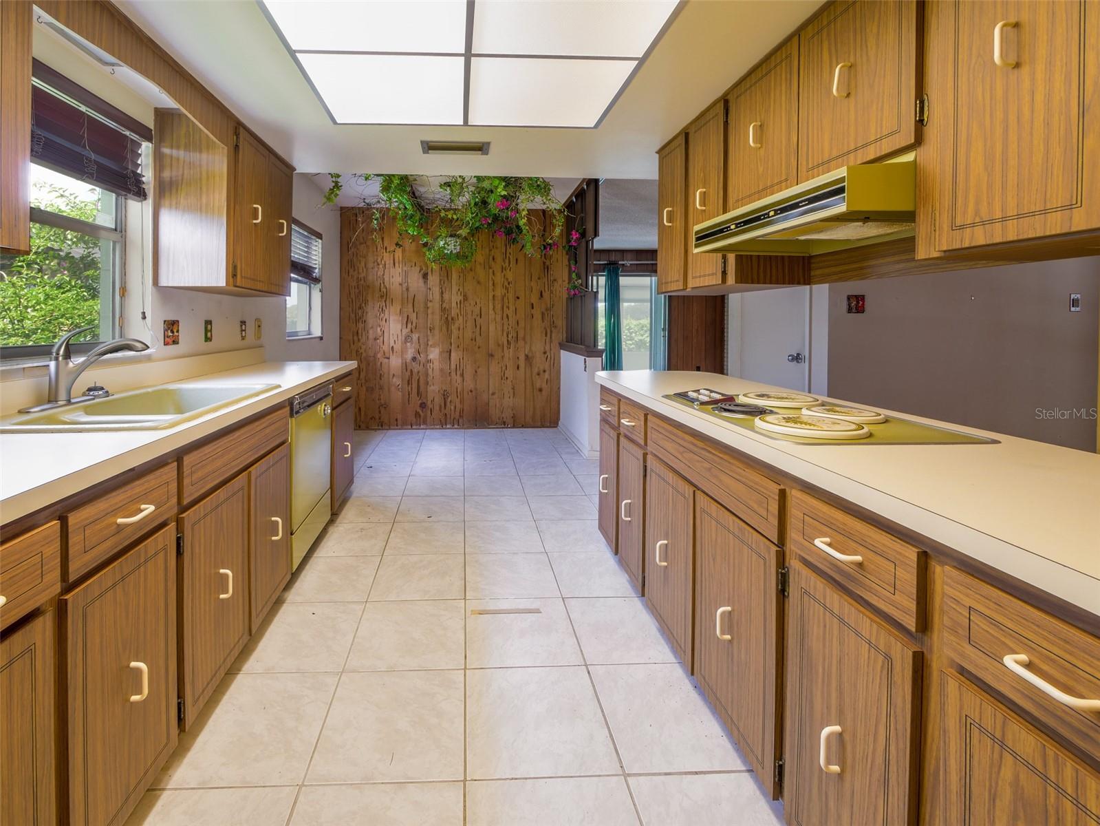 DOVER SHORES EIGHTH ADD - Residential