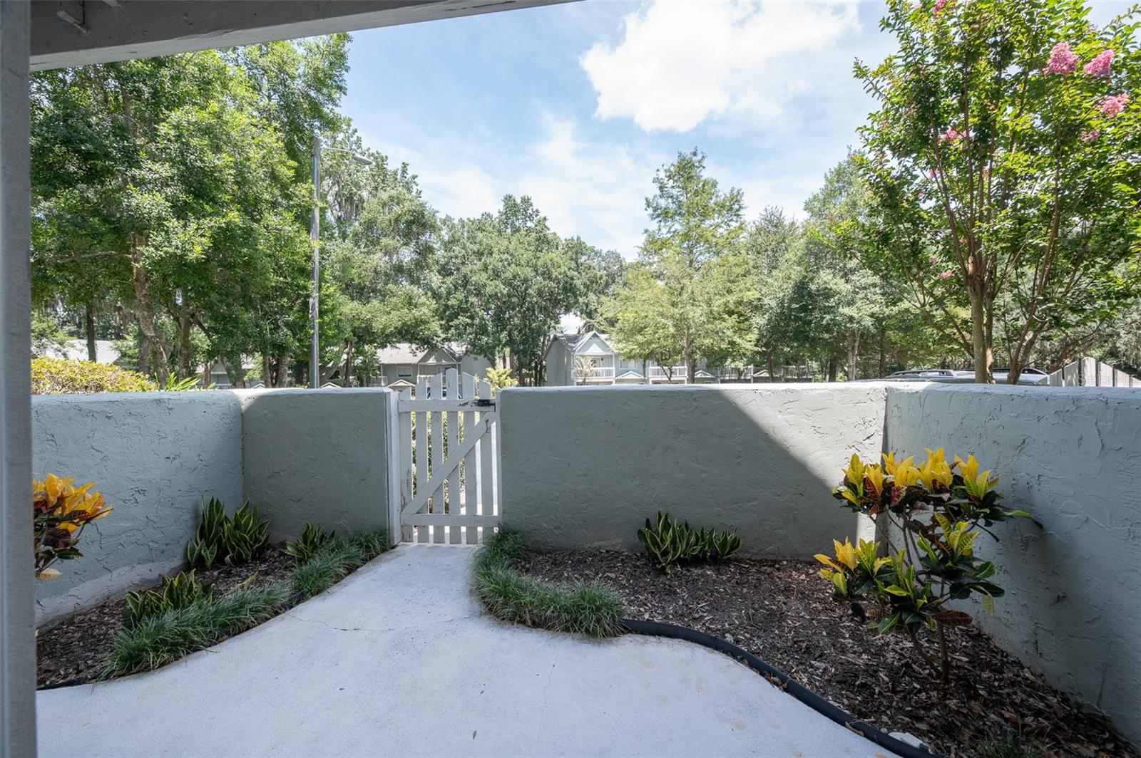 PICKWICK PARK - Residential Lease