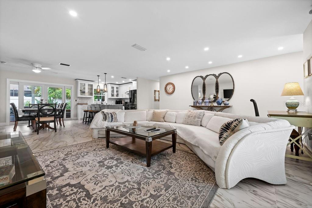 SOUTH VENICE - Residential