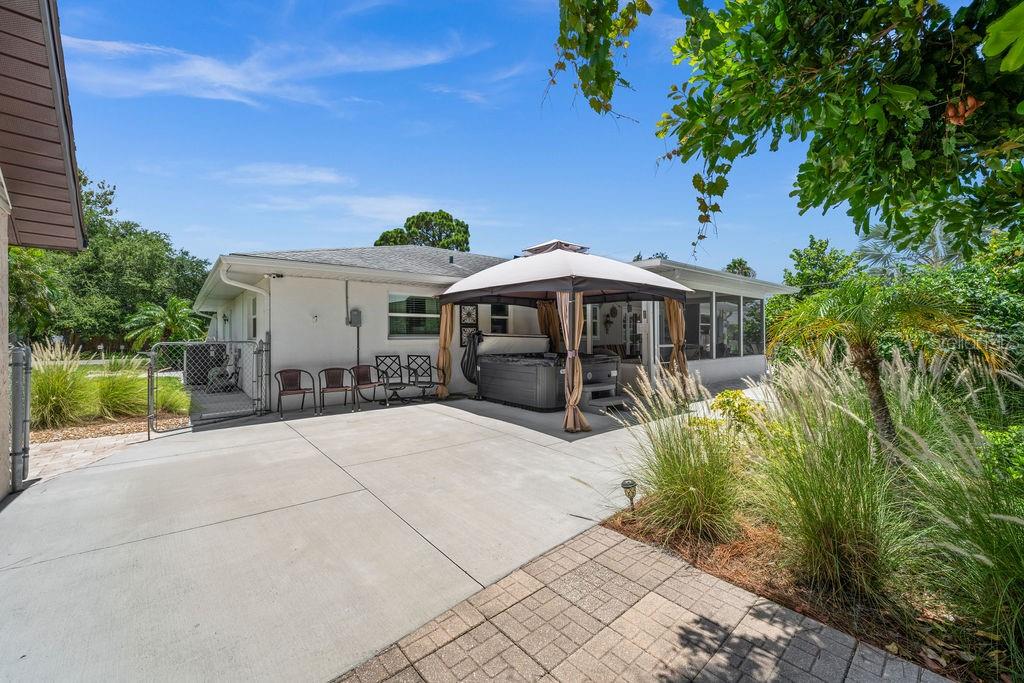 SOUTH VENICE - Residential