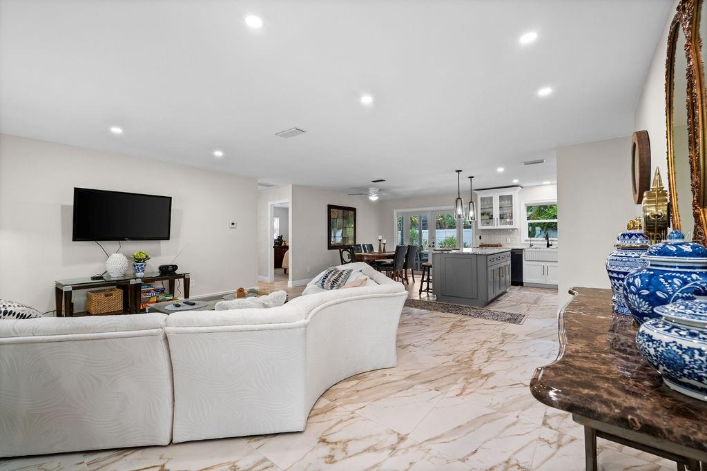 SOUTH VENICE - Residential