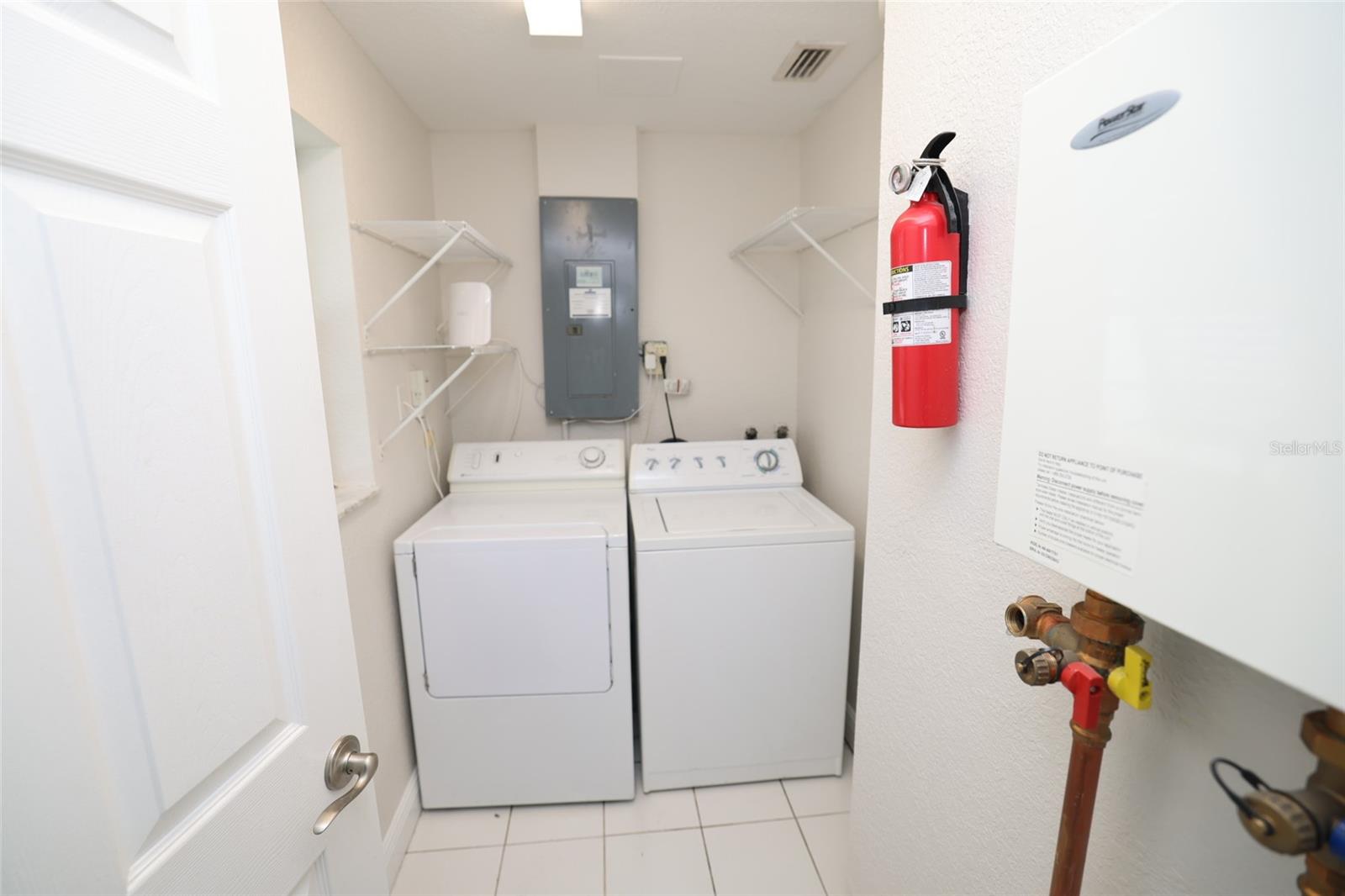 RIDGEWOOD ESTATES ADD 04 RESUB 01 - Residential Lease