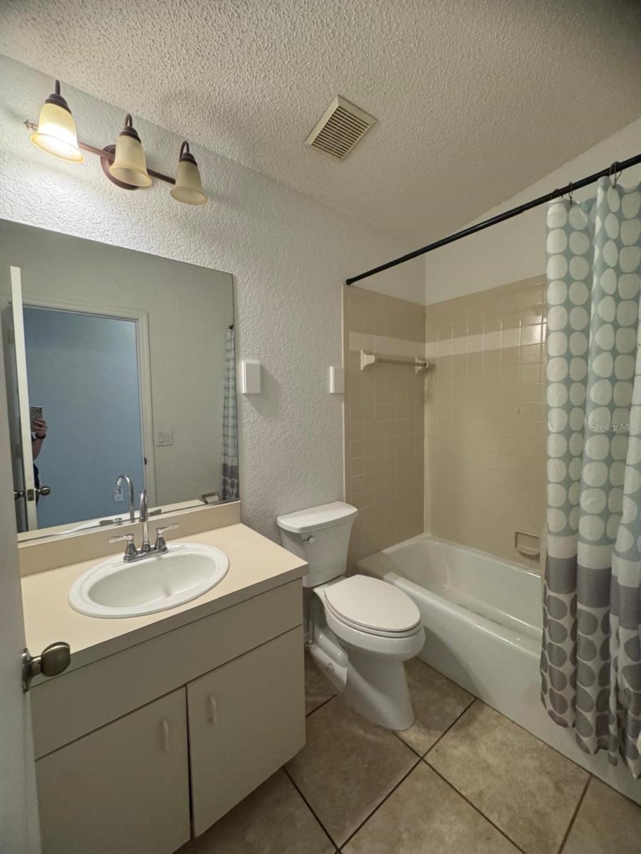 CEDAR WOODS 02 - Residential Lease
