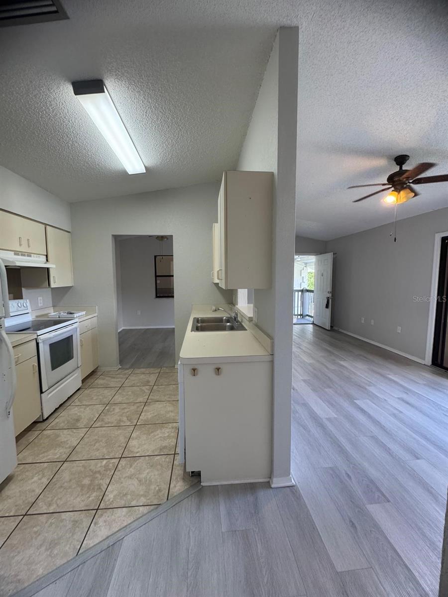 CEDAR WOODS 02 - Residential Lease