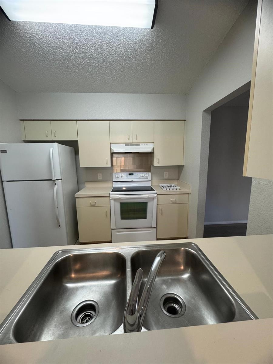 CEDAR WOODS 02 - Residential Lease