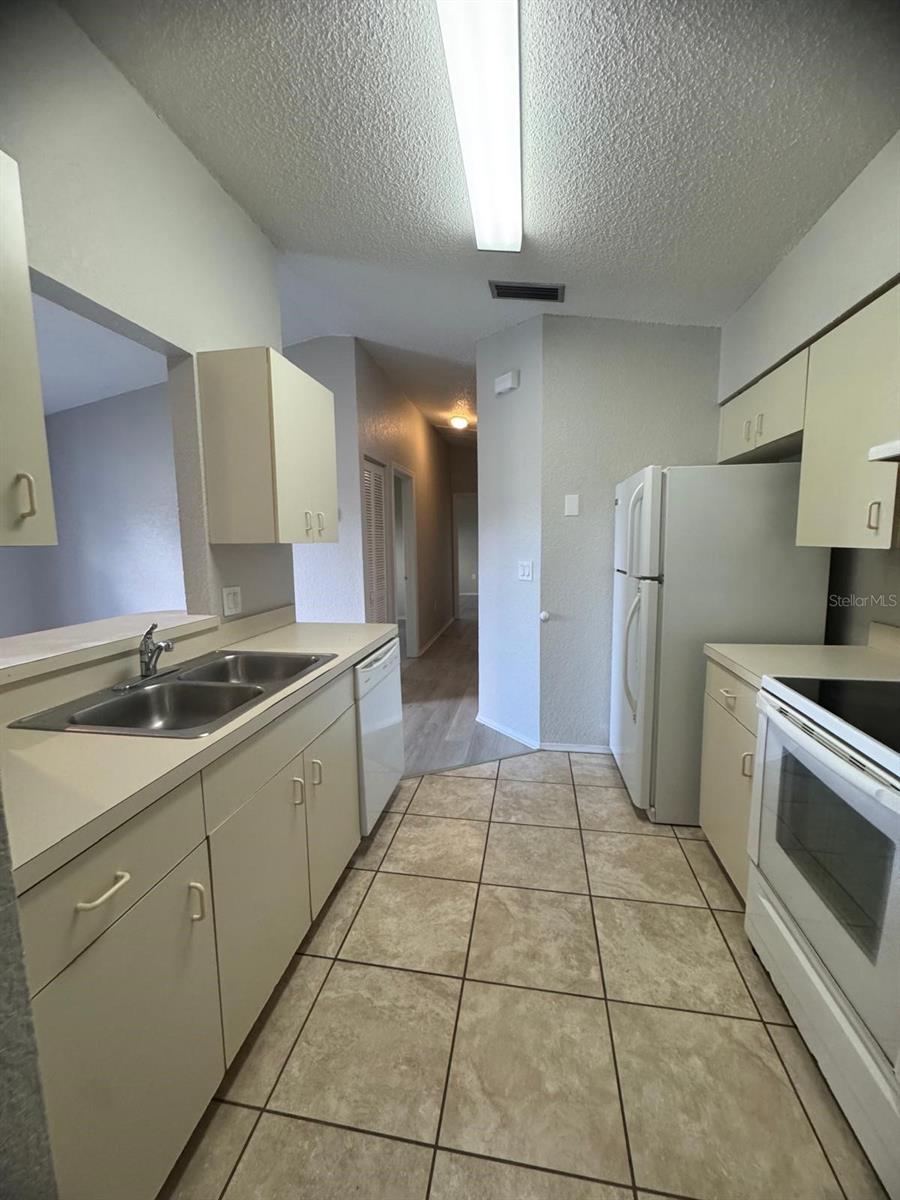CEDAR WOODS 02 - Residential Lease