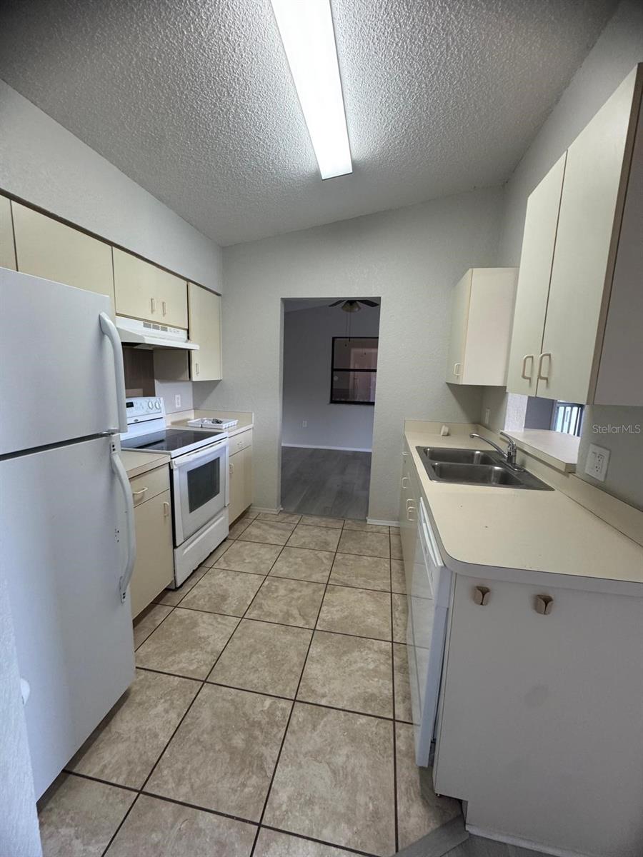 CEDAR WOODS 02 - Residential Lease