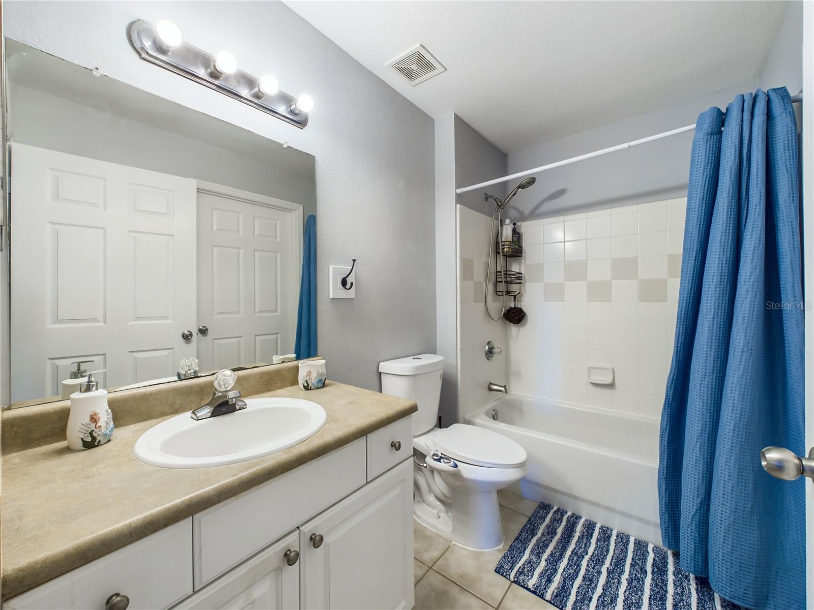 ADMIRALS WALK - Residential