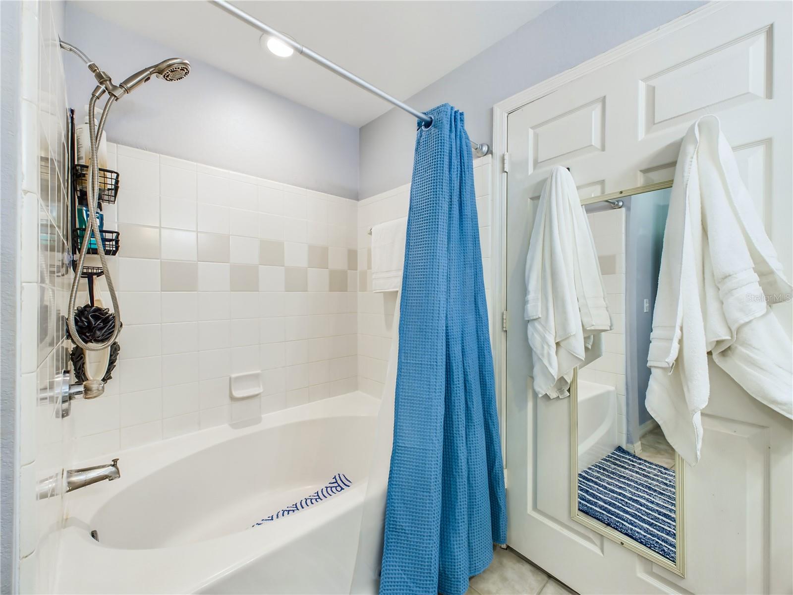 ADMIRALS WALK - Residential