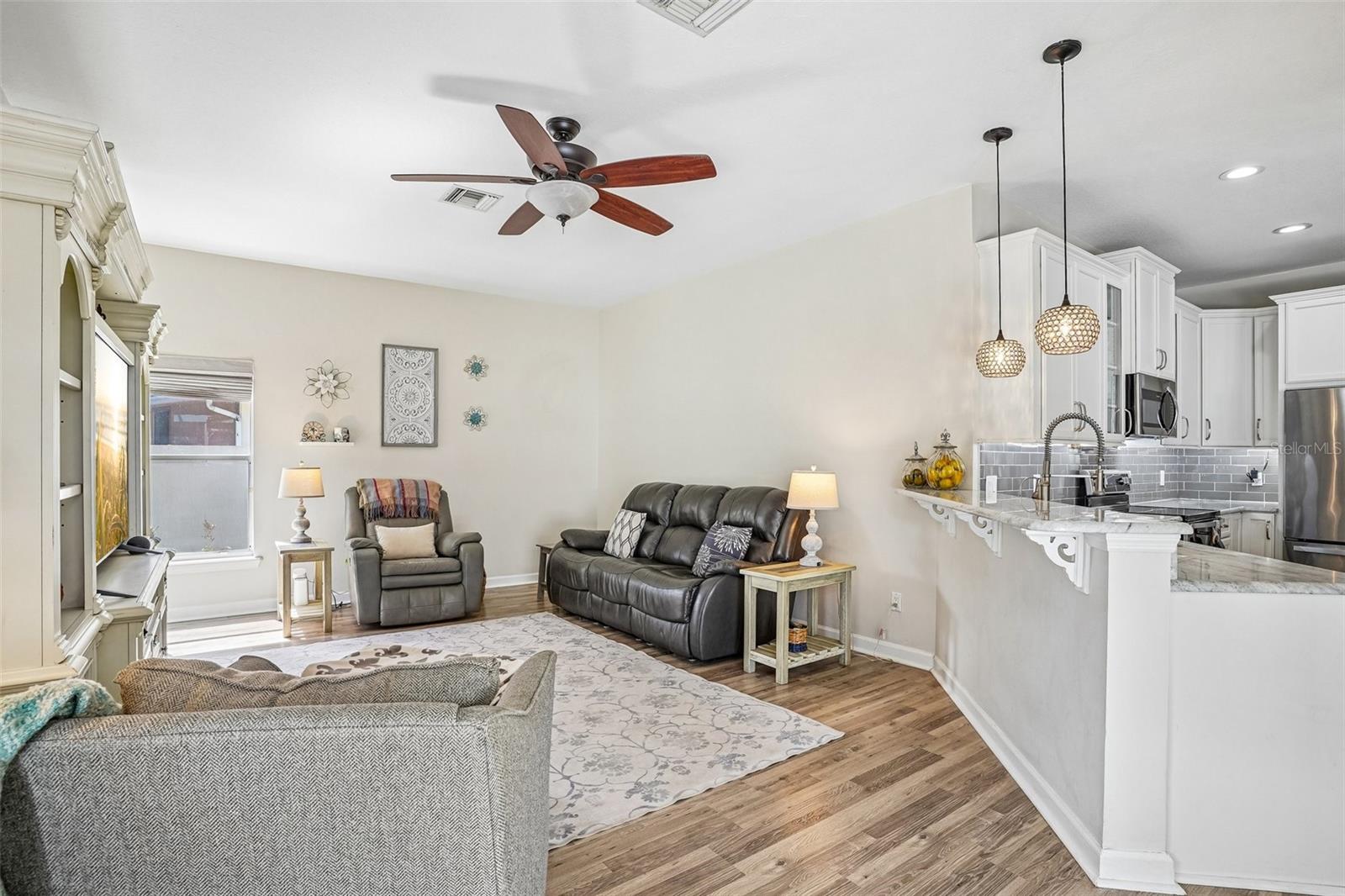 PARK PLACE ON LAKE JOANNA - Residential