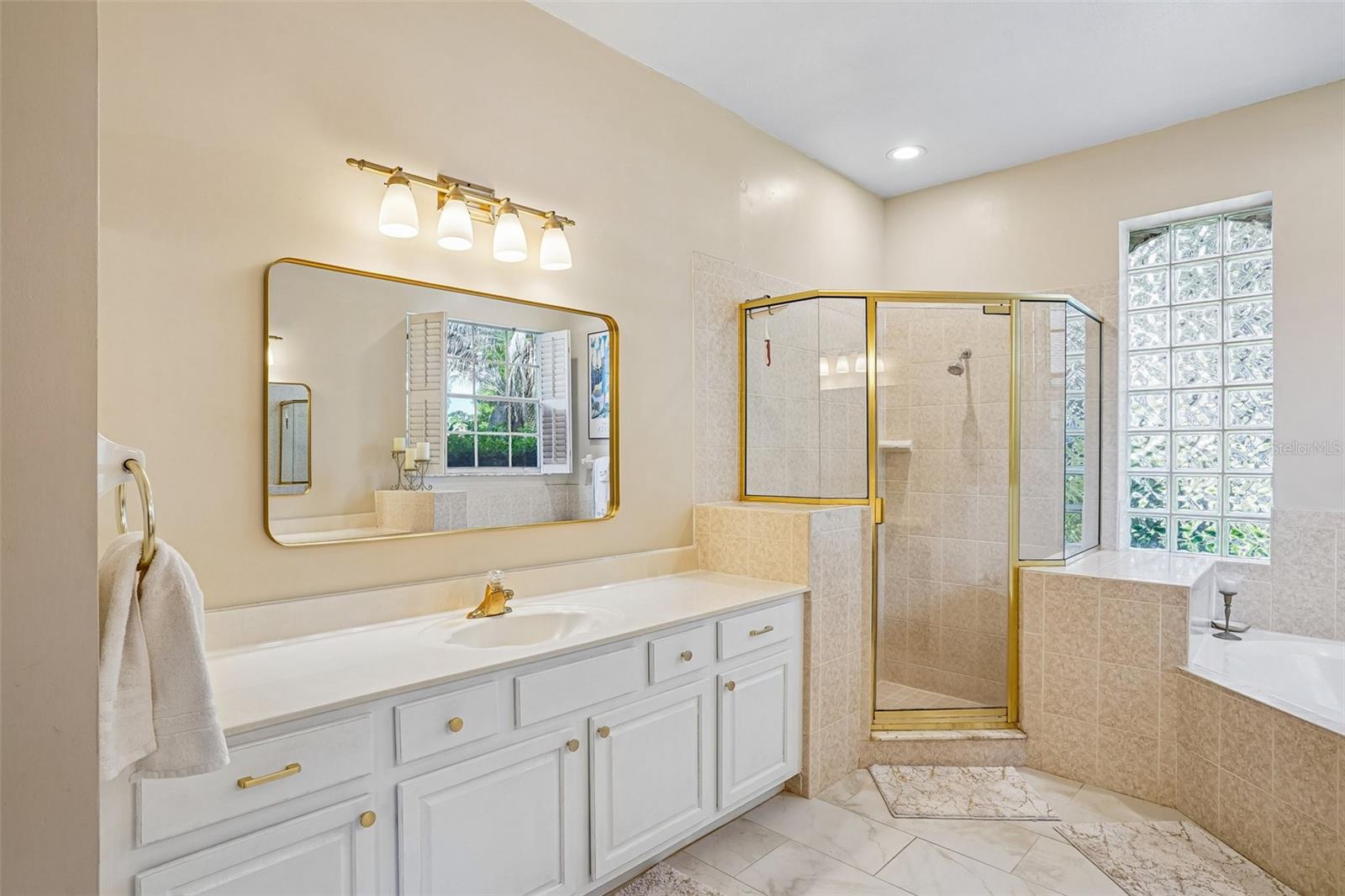 PARK PLACE ON LAKE JOANNA - Residential