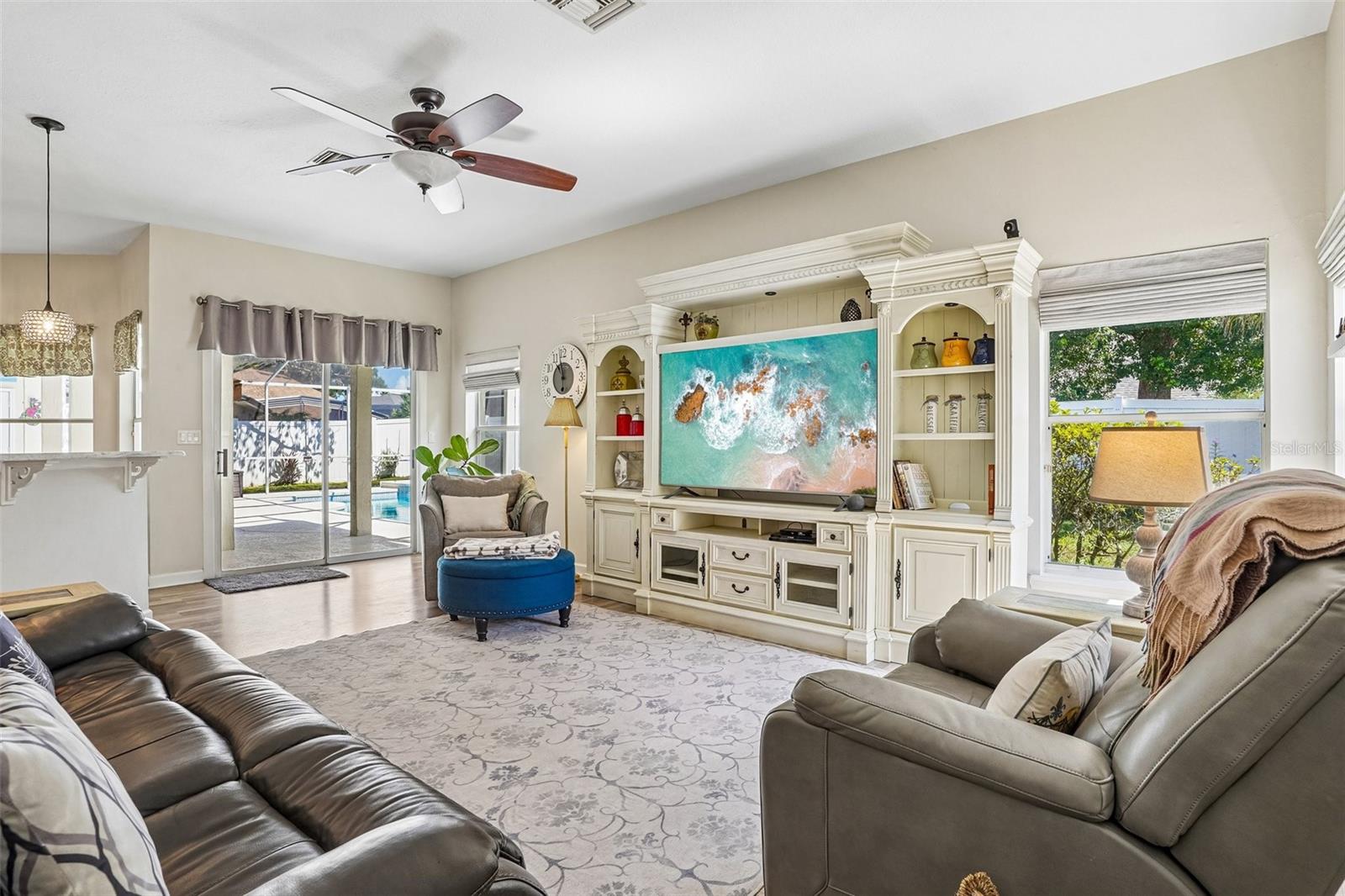 PARK PLACE ON LAKE JOANNA - Residential