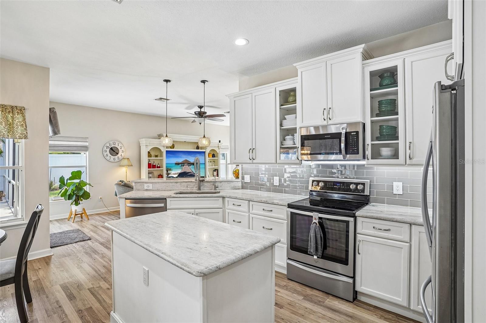 PARK PLACE ON LAKE JOANNA - Residential