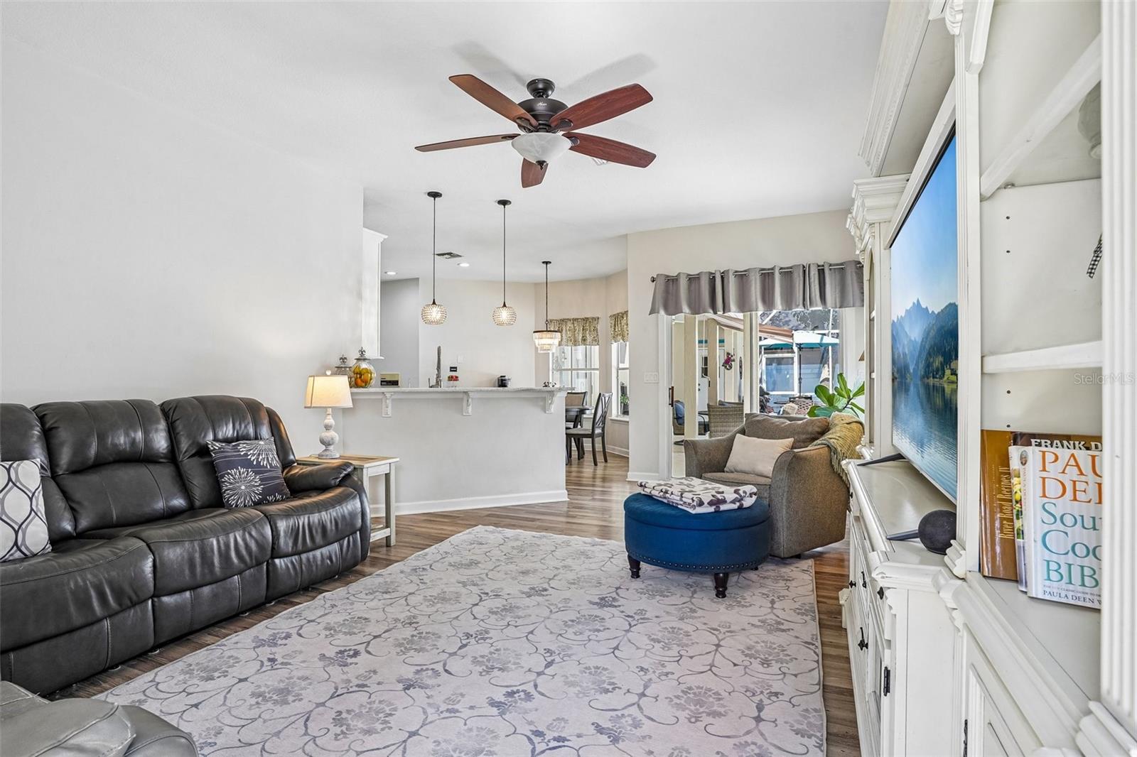 PARK PLACE ON LAKE JOANNA - Residential