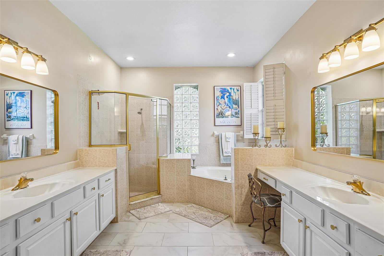 PARK PLACE ON LAKE JOANNA - Residential