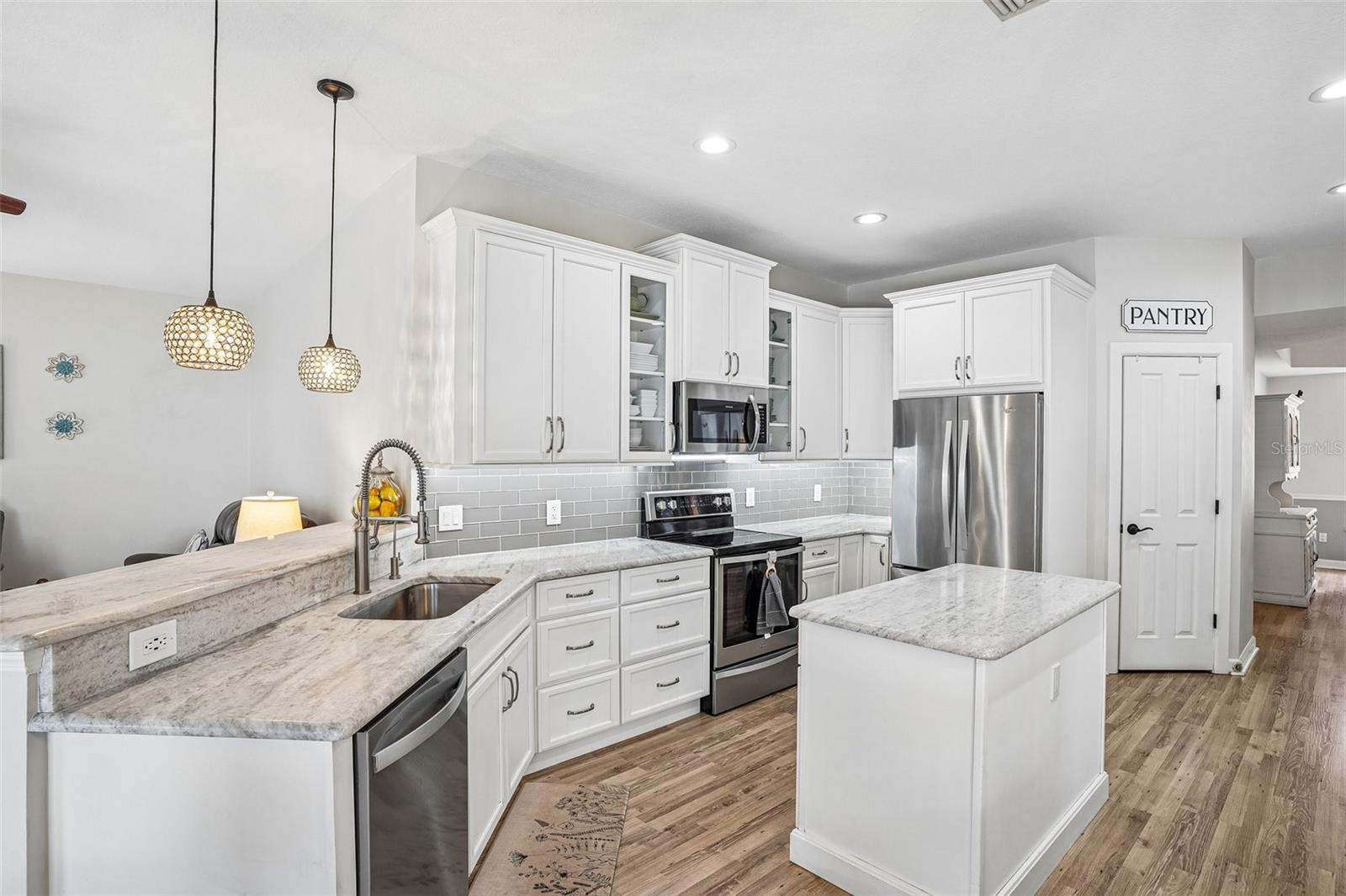PARK PLACE ON LAKE JOANNA - Residential