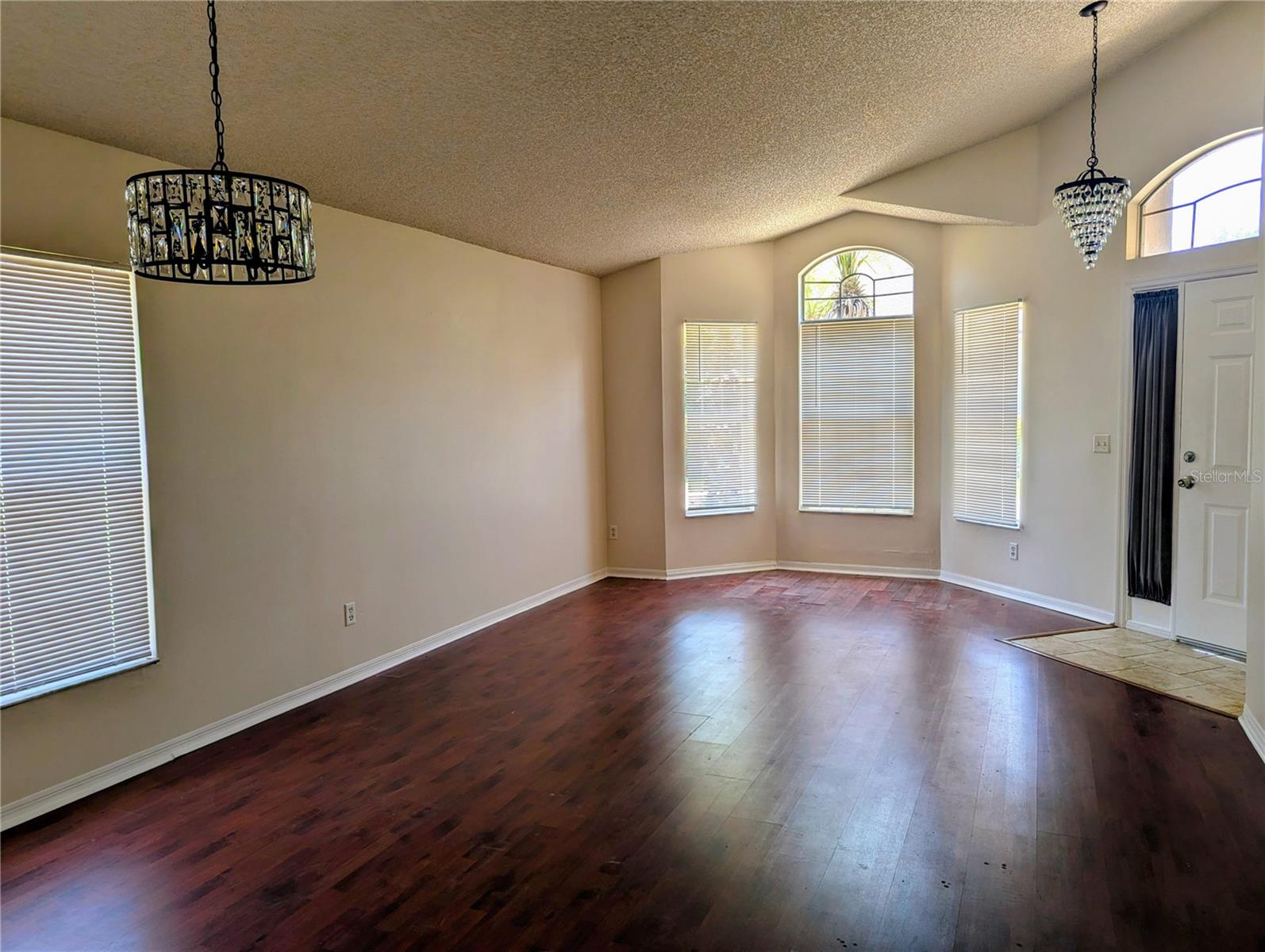 HUNTERS CREEK TR 115 PH 01 - Residential