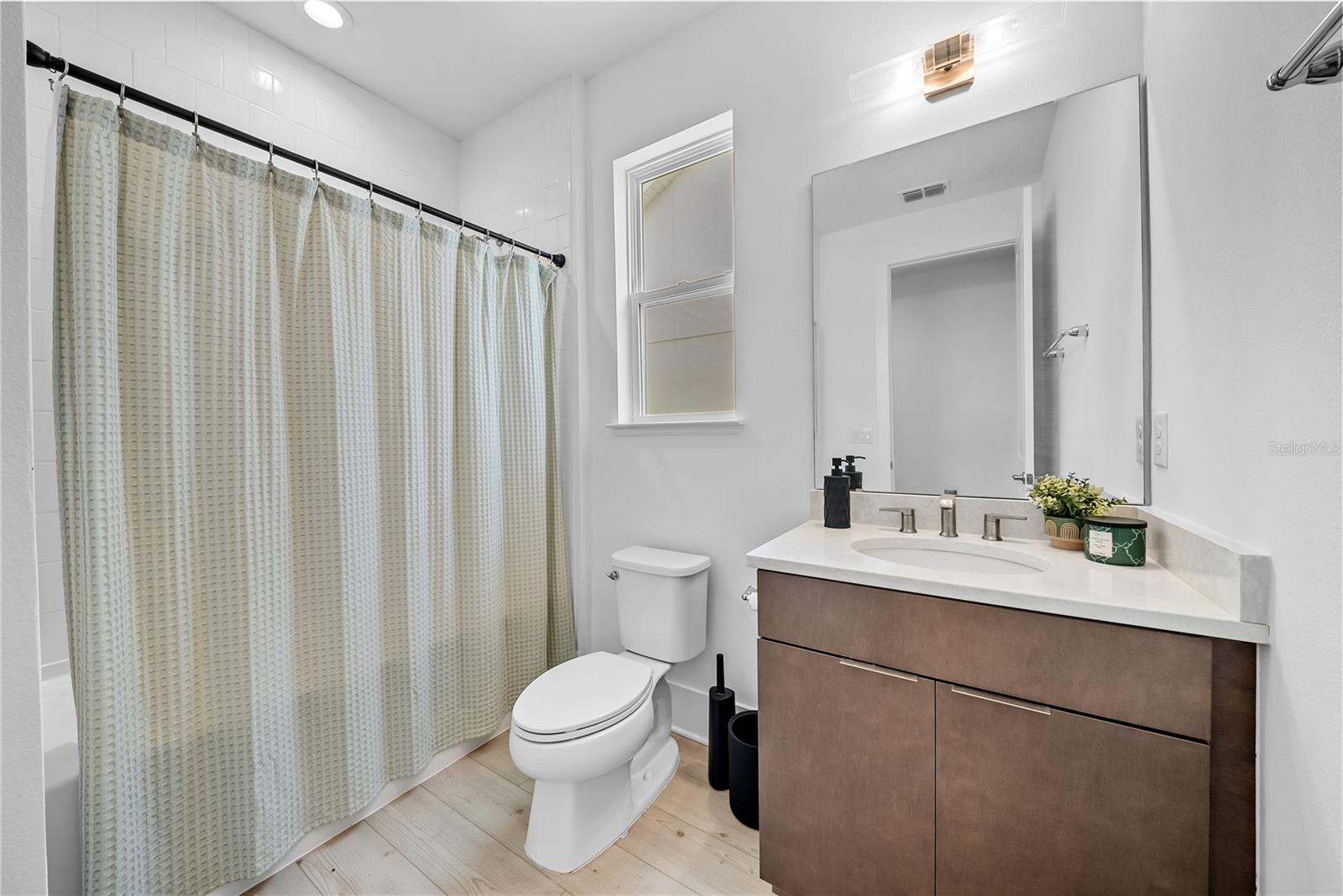 BRONSON PEAK PH 1A - Residential Lease