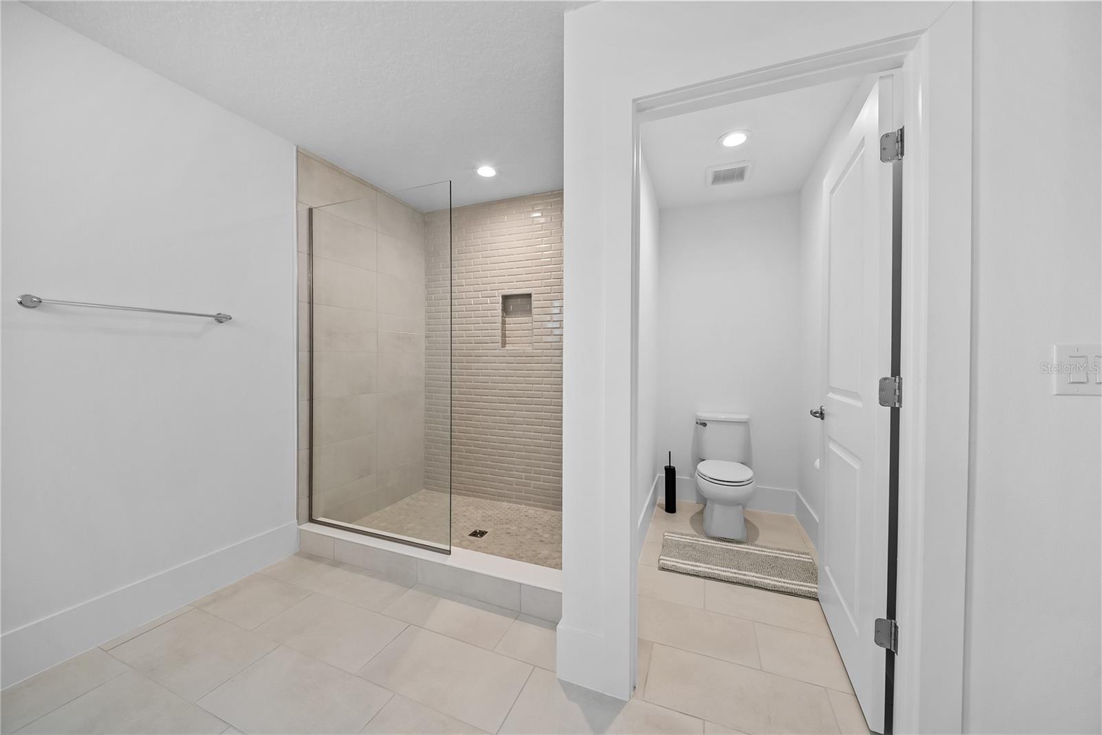 BRONSON PEAK PH 1A - Residential Lease
