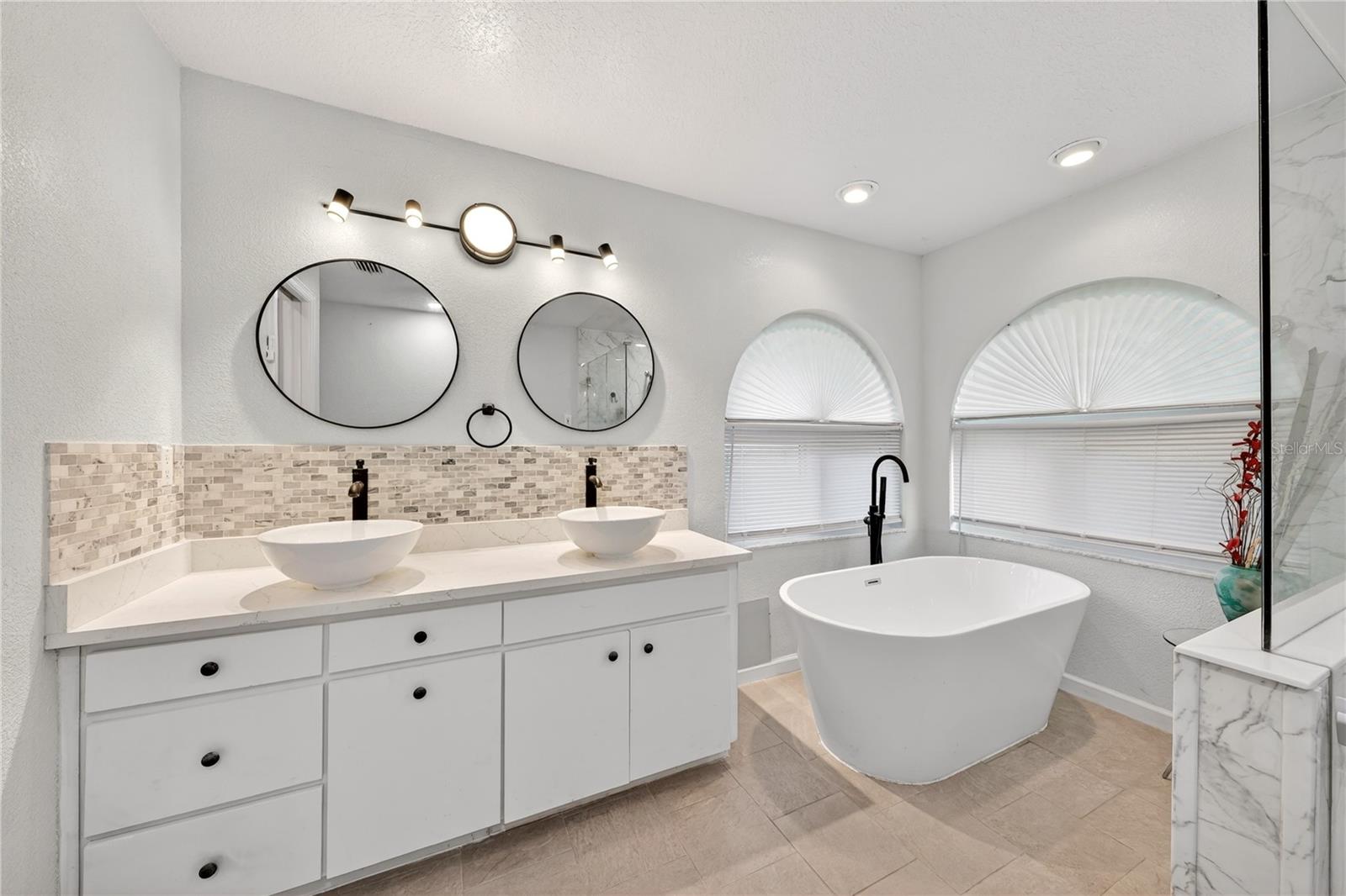 SHERWOOD LAKES - Residential