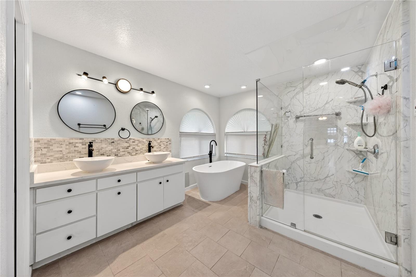 SHERWOOD LAKES - Residential