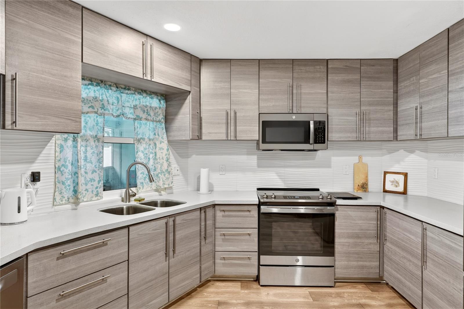 SHERWOOD LAKES - Residential